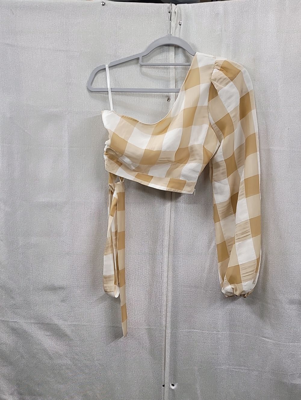 Lovers + Friends Checked One-Shoulder Crop Top in Beige and White Size XS